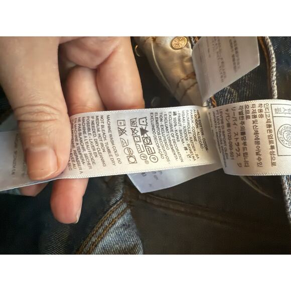 Vintage Levi’s 501s Medium Wash High Waisted Button Fly Cuffed Denim Shorts 28 - Picture 5 of 5